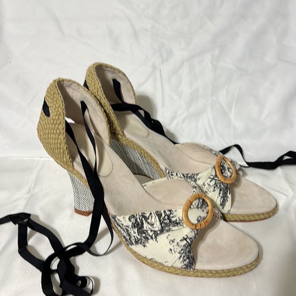 Cole Haan beautiful shoes size 9 B